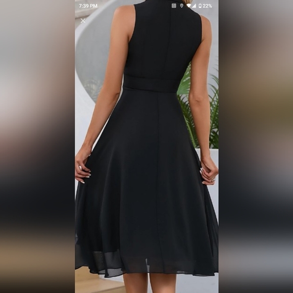 Black sleeveless knee length chiffon dress - Picture 2 of 3